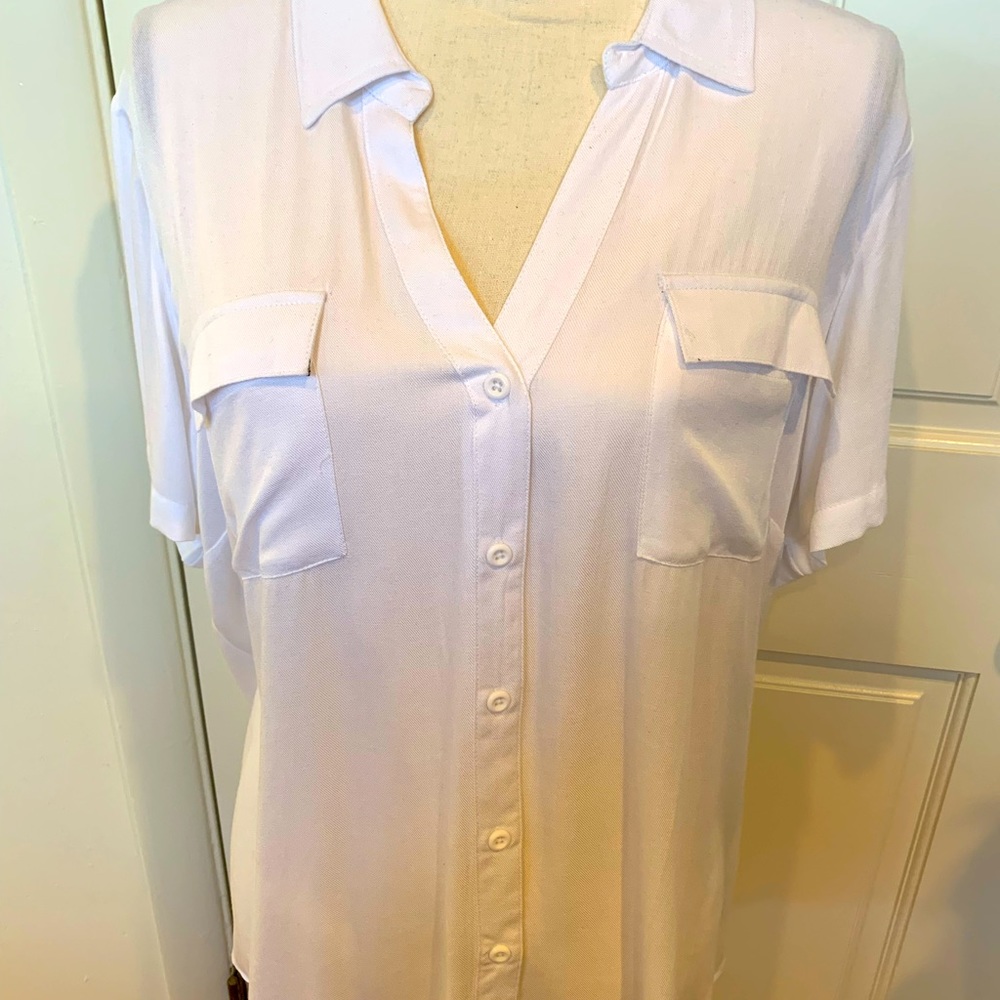 NWOT White short sleeve shirt with pockets XL
